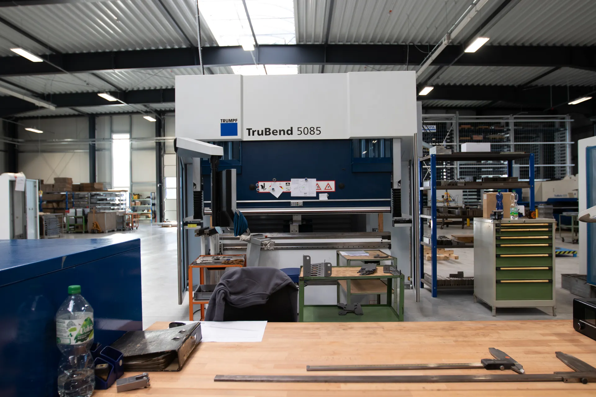 Fertigungshalle mit CNC-Abkantpresse TruBend 5085