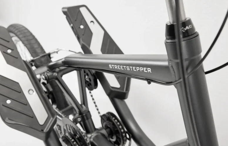 Streetstepper-Teil mit Kohlenstofffasern und Speichen