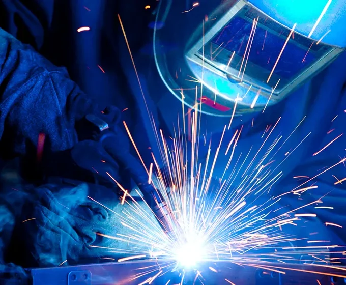 Industrielles Fügen und Verbinden bei Hermann Blechtechnik