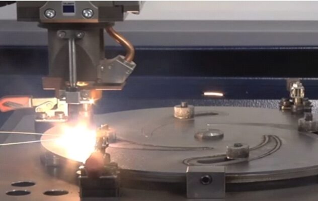 heFertigungsleistung-Fuegen-Laserschweissen-Maschine_links_750x400
