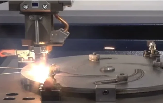 Laserschweißmaschine bei der Arbeit
