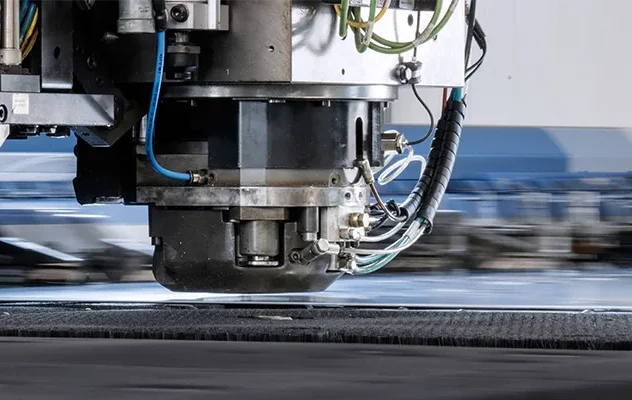 Hochpräzise Werkzeugmaschine für die Metallbearbeitung bei Hermann Blechtechnik Industrie-Maschine für Metallbearbeitung