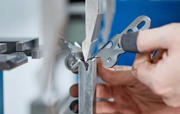 Handwerkzeug für die präzise Metallbearbeitung bei Hermann Blechtechnik Handwerkzeug für Metallbearbeitung